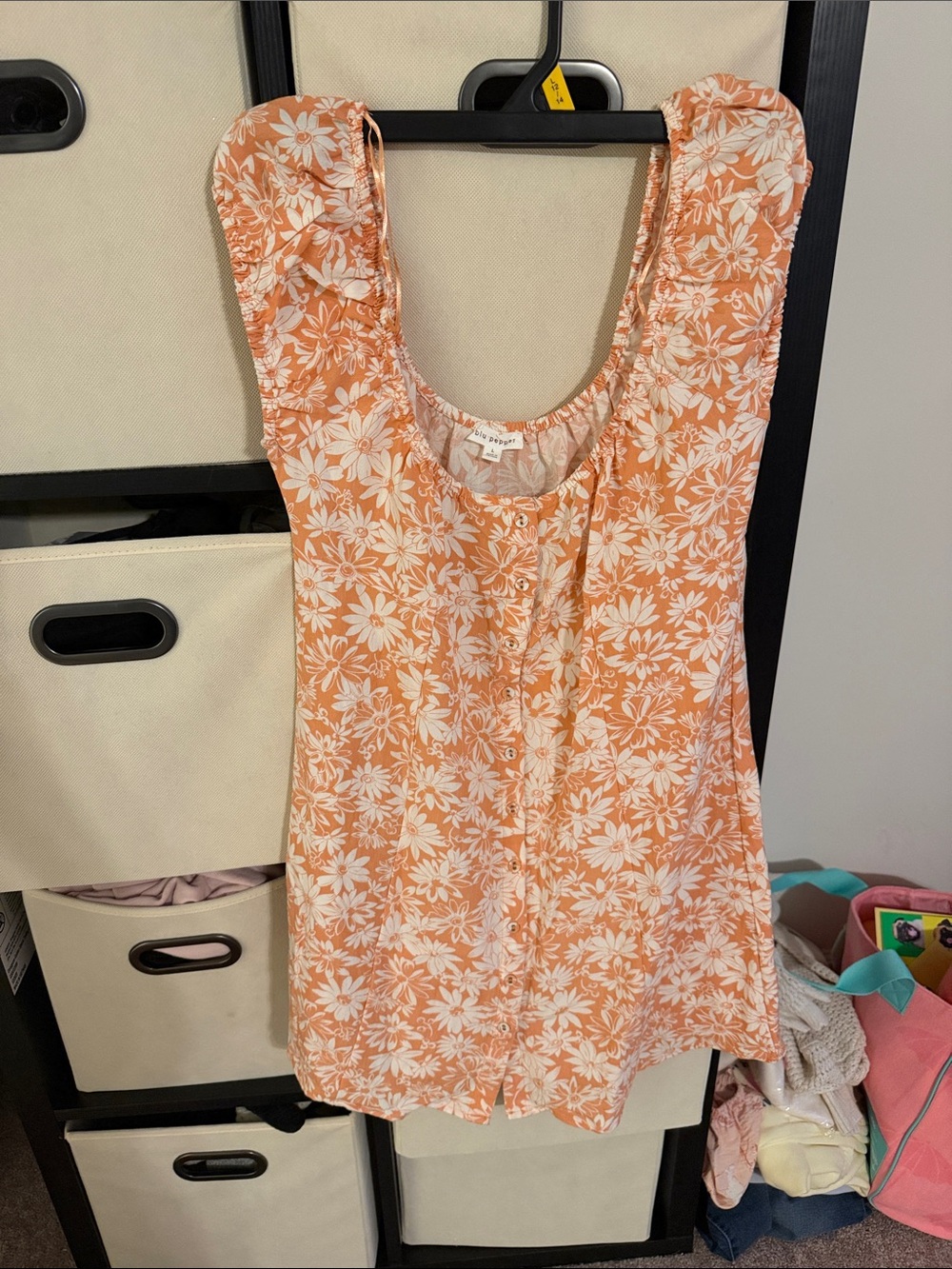 Blu Pepper Women's Sleeveless Floral Button-Front Top - Peach/White